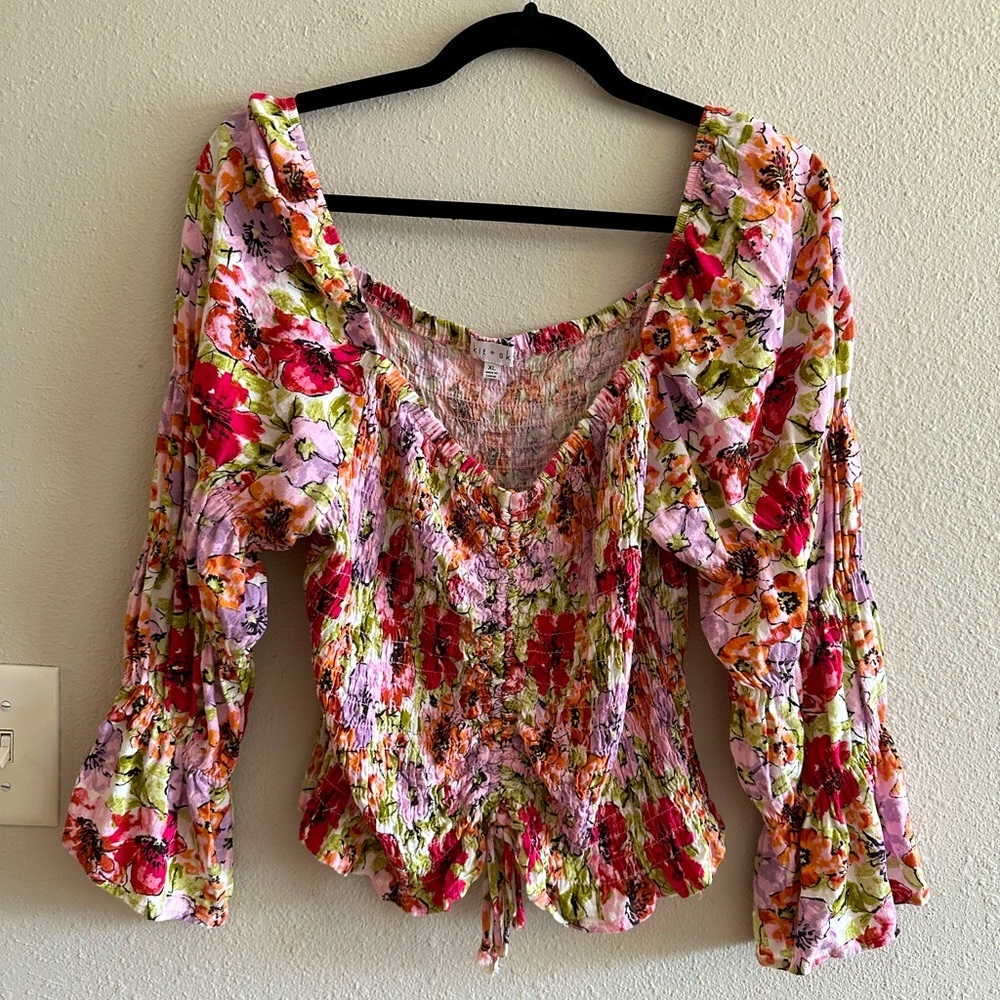 A1- 402 Kit & sky floral ruched long sleeve crop top size XL